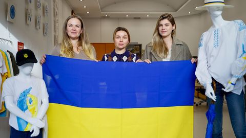 De izquierda a derecha, Maria Yumaieva, Halyna Kachmarska y Anna Haidukova