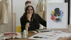Marta Rodr�guez est� detr�s de las creaciones de Sofi Peloesponja.