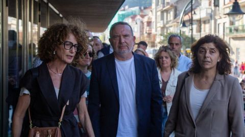 A la izquierda Loli Hermelo con otros miembros del PP de Cangas