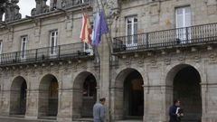 Banderas a media asta en el Concello de Lugo por el fallecimiento de la concejala Olga L�pez Racamonde como parte de los tres d�as de luto que se han decretado hasta este viernes.