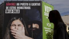 Lona instalada por el partido Vox en la calle Mart�nez Campos, en Madrid.