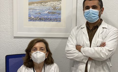 La cardi�loga Marisa Crespo e Ignacio Constanso-Conde, bioqu�mico y facultativo de an�lisis cl�nicos, ambos del Chuac, autores de la investigaci�n sobre marcadores de rechazo en trasplante card�aco