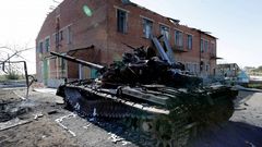 Tanques y ruinas en Mariupol