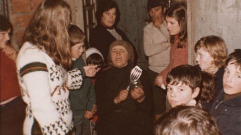 Estrela, en Regoelle, Dumbr�a, durante unha das gravaci�ns de Doroth� Schubarth para o Cancioneiro popular galego