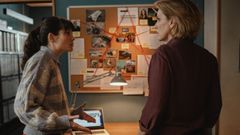 Mireia Oriol y Eva Mart�n, en una escena de la serie