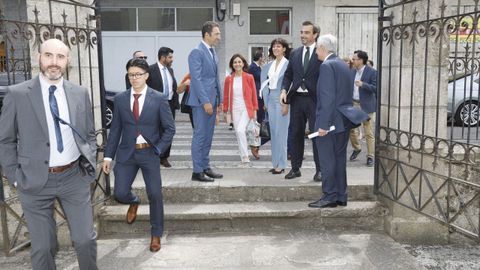 Los asistentes llegando a la Casa de la Cultura de Sarria.