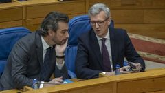 El conselleiro de Presidencia, Diego Calvo, y el presidente de la Xunta, Alfonso Rueda, este mi�rcoles en el Parlamento 