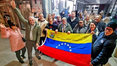 Miembros de la Asociación de Amigos de Venezuela de Vigo, el pasado viernes en el estreno de la película «Simón», dedicada a la diáspora generada en el país por la crisis política que vive desde la década pasada