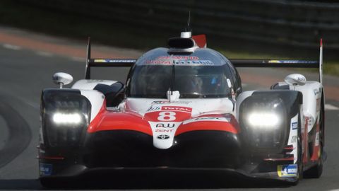 El Toyota de Fernando Alonso, durante la primera de las rondas clasificatorias de las 24 horas de Le Mans