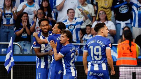 Los jugadores del Deportivo celebran uno de los goles contra el Valencia
