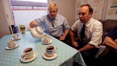 Boris Johnson y su ministro de sanidad, en una imagen de archivo