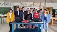 Alumnos del IES Aquis Celenis de Caldas de Reis que participan el d�a 28 de abril en fase regional del concurso CanSat