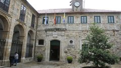 Entrada del consistorio local de Ortigueira