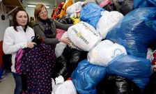 Solidariedade Galega co Pobo Saharaui de Malpica entreg� 15 toneladas de ropa esta semana.