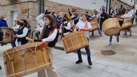 El folin de Chaguazoso en el desfile de Vilario de Conso