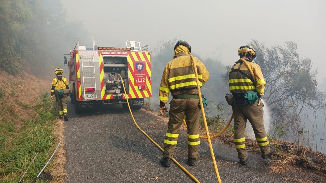 Emerxencias Cambados envía medios para colaborar con la extinción de los incendios en la provincia de Ourense
