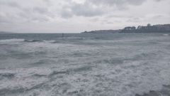 Oleaje en la playa de Silgar en Sanxenxo