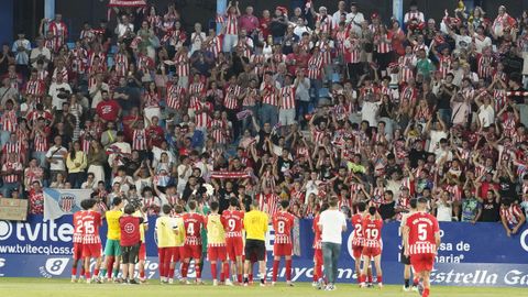 Unos 500 aficionados lucenses se acercaron hasta El Toral�n