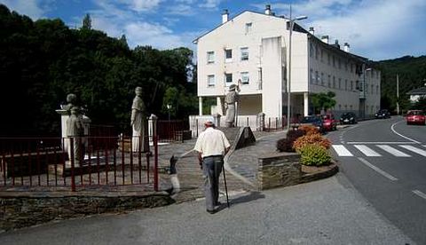 La residencia de ancianos est� en el centro de Samos y atiende a una veintena de personas.