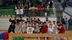 El equipo celebr� con los aficionados que se desplazaron al encuentro el pase al torneo.