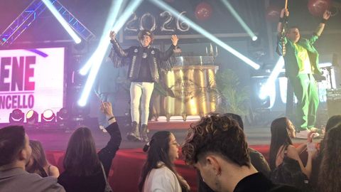 Otro momento de la fiesta de Fene.