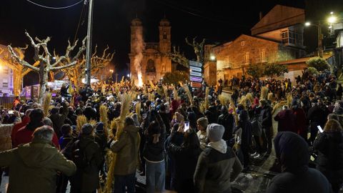 Pese al fr�o, la Festa dos Fach�s atrajo numeroso p�blico a Castro Caldelas.