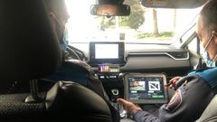 Los agentes ven la foto del veh�culo mal estacionado, su matr�cula y su ubicaci�n, a trav�s de una  tablet
