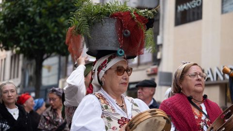 Las calles del centro de Oviedo acogen este jueves el tradicional desfile del día de América en Asturias, en su 72 edición