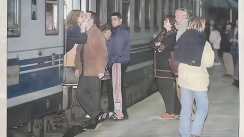 Imagen de archivo de 1999 del último viaje que hizo el tren Estrella Rías Bixas en la desaparecida estación Urzáiz de Vigo.