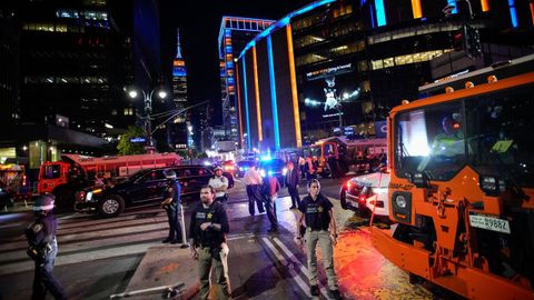 Despliegue policial en las inmediaciones del Madison Square Garden de Nueva York ante la presencia de Trump en el partido de las finales de la NBA