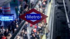 Cartel de Metro de la parada Santiago Bernab�u.Cartel de Metro de la parada Santiago Bernab�u