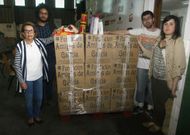 Cargamento de m�s de mil kilos de alimentos que ser�n enviados por avi�n al Sahara. 