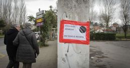 La parcela lleva d�as cerrada al paso de veh�culos con grandes piedras. 