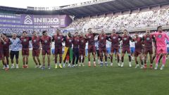Parte de la plantilla del Deportivo celebra en Valladolid el ascenso a Primera Divisi�n.