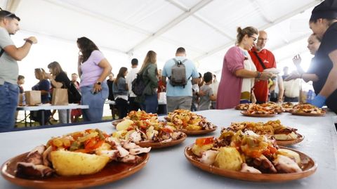 12 DE JULIO* (fecha por confirmar) / FESTA DO POLBO DE MUGARDOS: El famoso pulpo de Mugardos y su receta local atraen cada año a un aluvión de comensales hasta el paseo marítimo, habitualmente, el segundo sábado de julio.