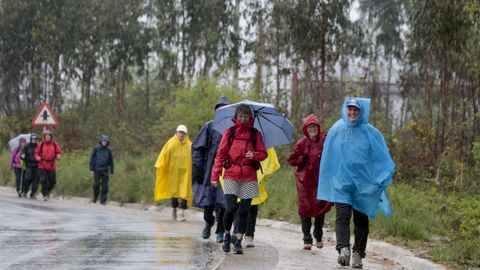 Varios peregrinos realizando un tramo del Camino de Santiago, en una imagen de archivo.
