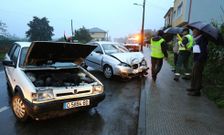 En Arda�a hubo un accidente entre dos turismos, con un balance de dos heridos leves. 