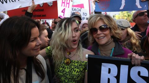 Marcia Gay Harden, Miley Cyrus y Jane Fonda, en Los ngeles