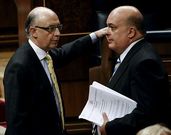 Montoro, conversando ayer con Emilio Olabarr�a durante el pleno del Congreso.