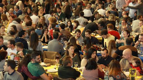 Codillo.M�s de 1.050 comensales se citaron en la Festa do Codillo