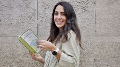 La escritora Susana Rodr�guez Reina, con su libro  El viaje de Ant�n . 
