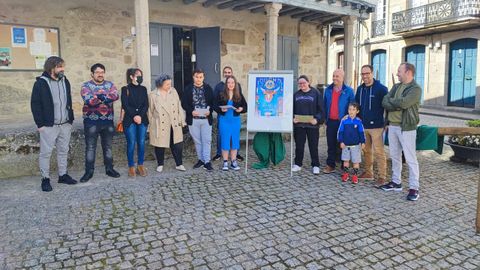 El cartel anunciador del Folin de Carros, realizado por alumnos del instituto Val do Asma, fue presentado este lunes en la plaza del Cantn