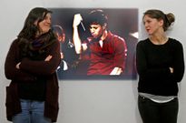 Cristina Navia y Susana Maceiras dudan de la utilidad promocional del v�deo de Enrique Iglesias. 