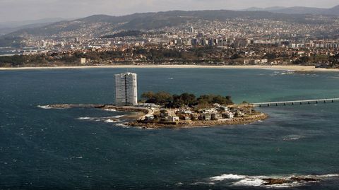 Illa Toralla, la otra isla de Vigo. Solo se puede acceder a la playa situada en la entrada, el resto es de uso privado