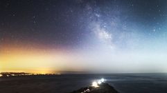 V�a L�ctea sobre el faro de Fisterra