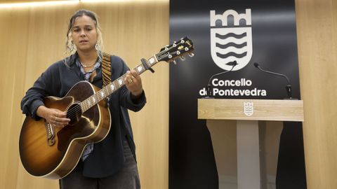 Yoly Saa, este mircoles en el Concello de Pontevedra, antes de interpretar Flores secas