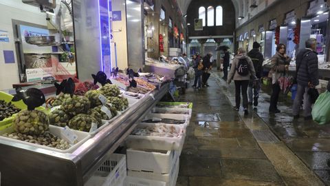 Venta de marisco y pescado en el mercado de Santiago