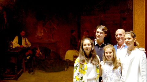 Antonio Su�rez, su hija Fernanda y sus nietos, ante �La cuna vac�a�