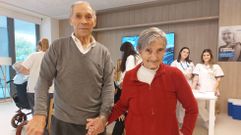 Jos� Mar�a y Edelmira, que son de Touro pero viven juntos en una residencia de Pontevedra, tras ponerse la vacuna del covid y de la gripe.