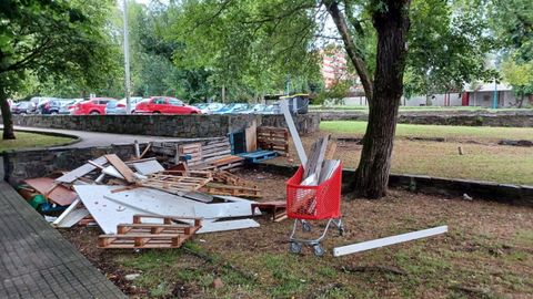 Los vecinos del barrio de Las Flores ya est�n acumulando madera.